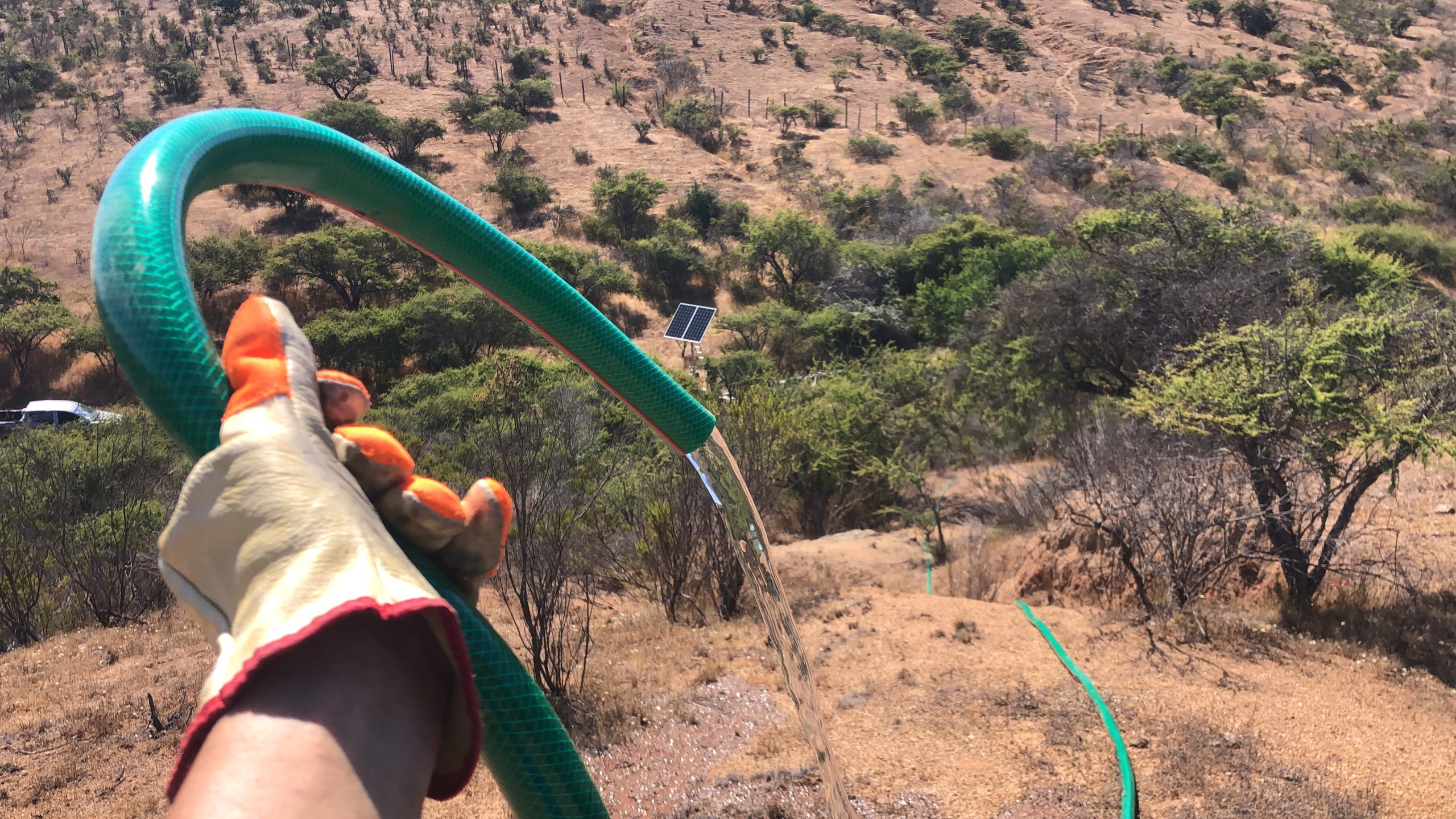 Sistema de captura de aguas lluvias apoyará la recuperación y manejo sustentable de suelos degradados en Tiltil de Chacabuco y San Pedro de Melipilla
